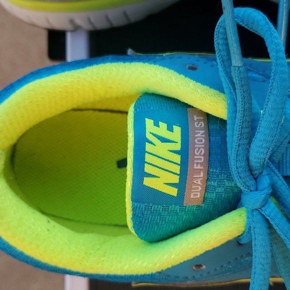 Wms Nike sneakers sz 9 - Picture 7 of 10